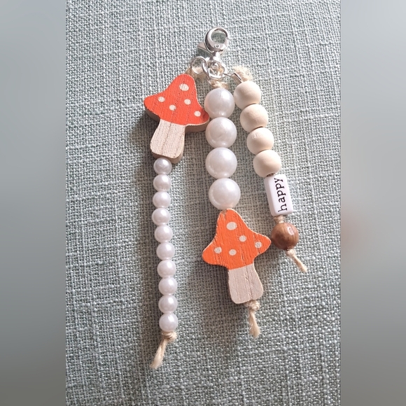 Mushroom Charm Beaded Keychain / Purse Charm - Picture 1 of 4
